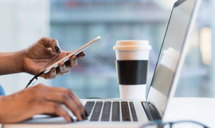 Woman On Mobile And Laptop 800X600